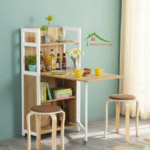 La table console pliante avec rangements intégrés constitue une solution idéale pour les petits espaces.