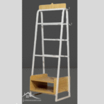 Cette étagère porte voile sur pied séduit par son design moderne, épuré et fonctionnel.